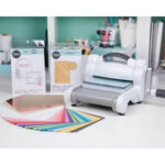 Big-Shot-Starter-Kit-White-Gray-Sizzix-Scrapboeken-2-1.jpg