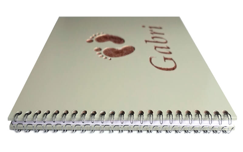 Gepersonaliseerd Scrapbook Babyvoetjes Hout