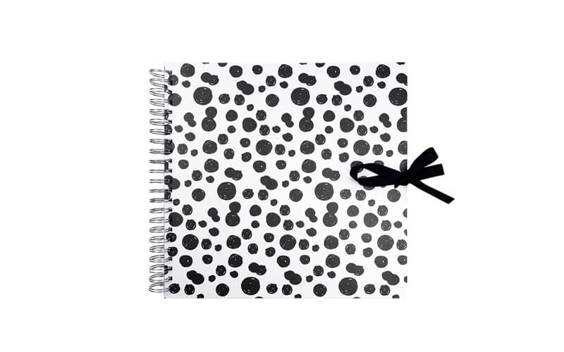 Plakboek-Scrapbook 20x20 BlackDots